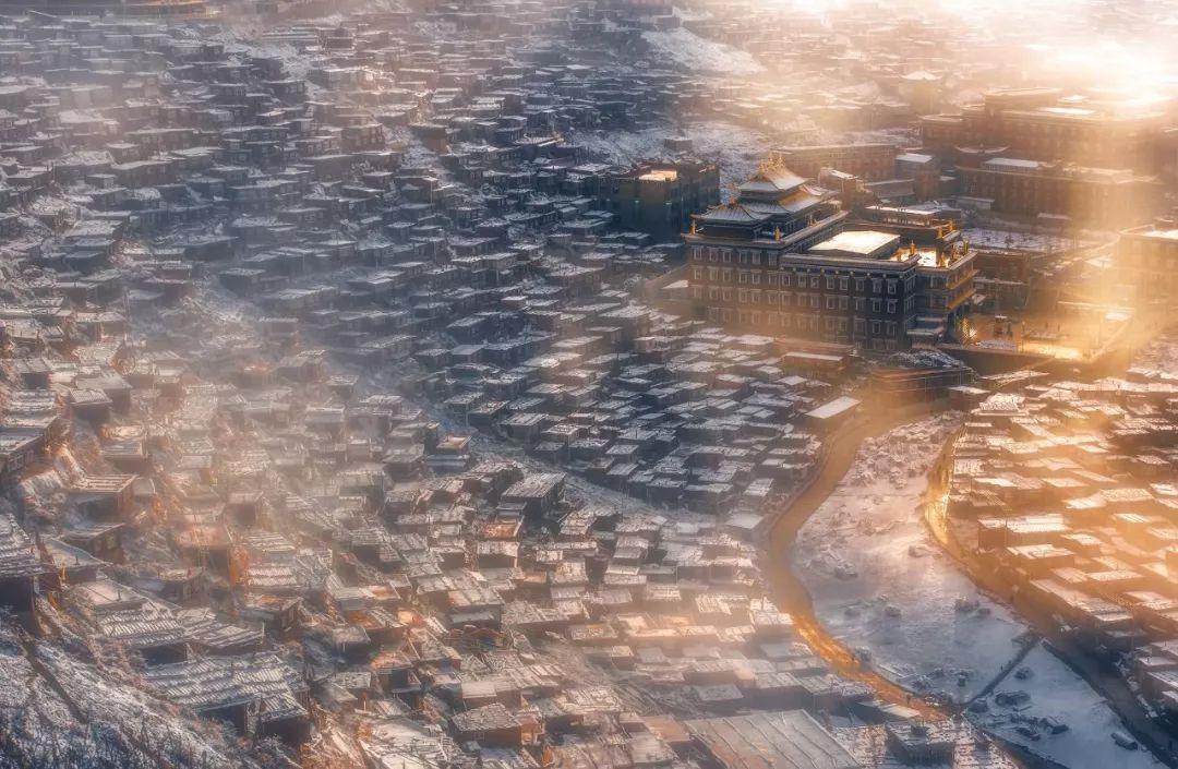 南京建邺警方反诈微电影《电波陷阱》首映:警民联手,共筑防线